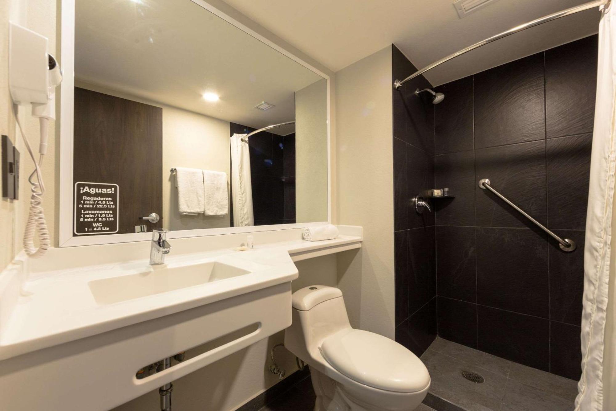 Comfort Inn Delicias Luaran gambar